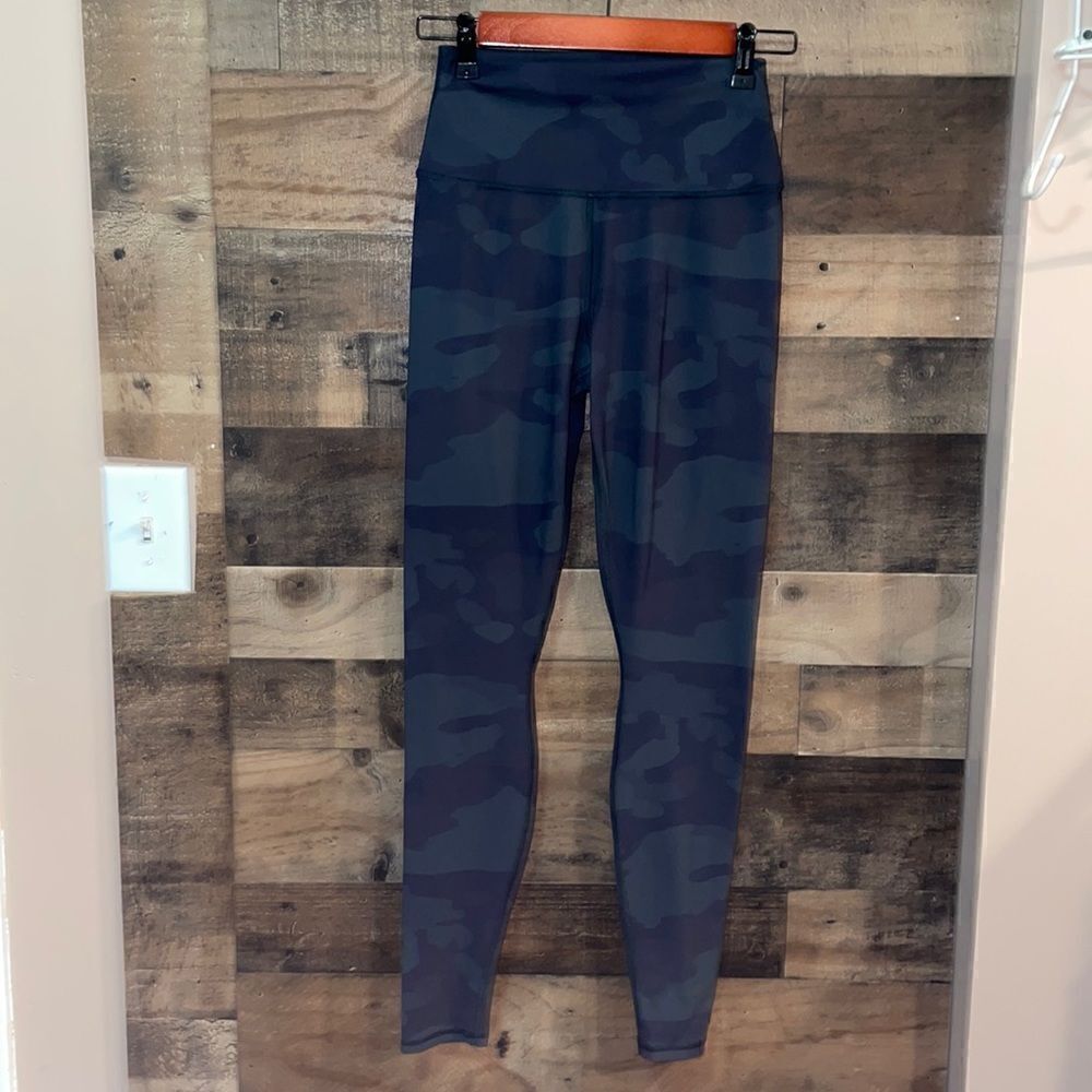 alo High-Waist Camo Vapor Legging in Hunter Camo